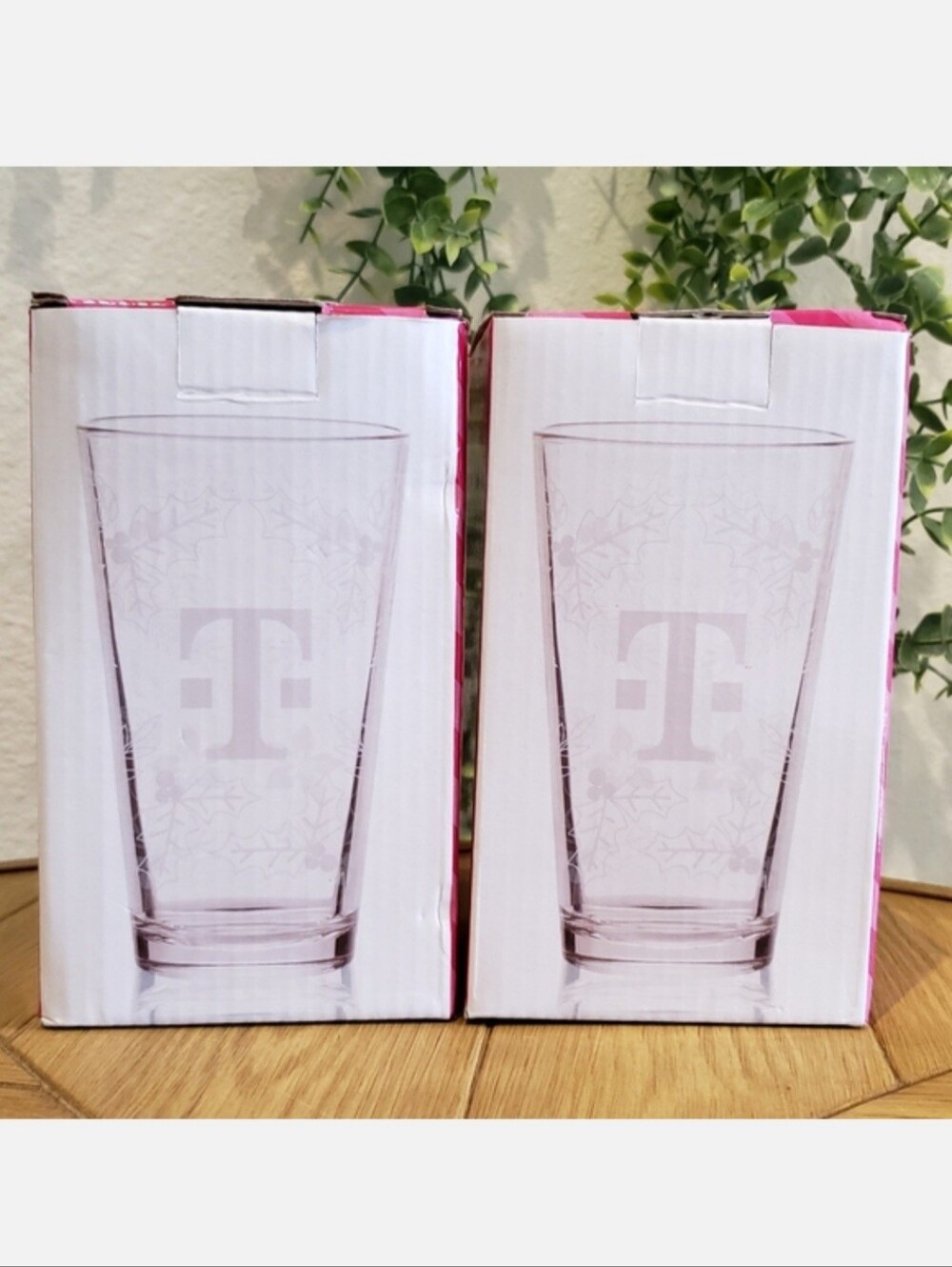 🎁 Set of 2 T-Mobile Holiday Collectible Etched 16oz Glasses (2023) NEW!